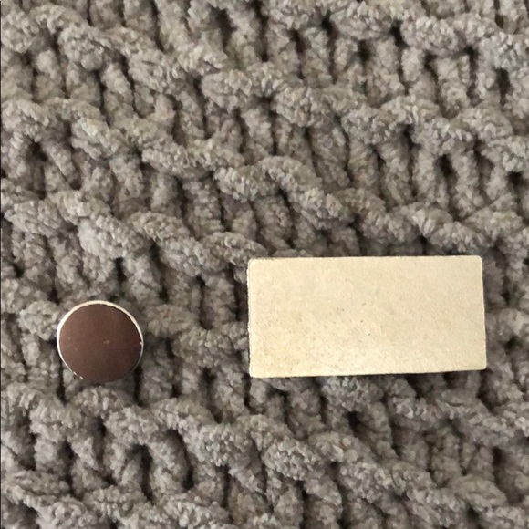 Barney Newyork Magnetic pin - Picture 3 of 4